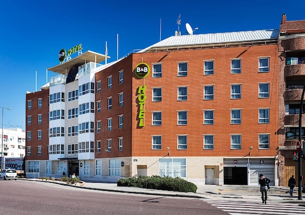 Gallery - B&B Hotel Valencia Arena