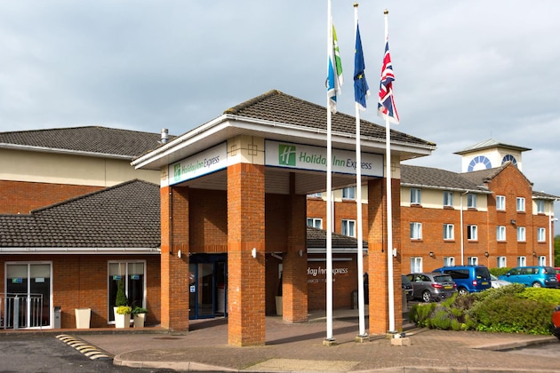 Gallery - Holiday Inn Express Gloucester - South By Ihg