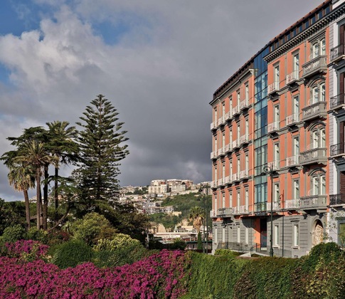 Gallery - De Bonart Naples, Curio Collection By Hilton