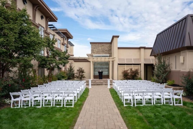 Gallery - Eden Resort And Suites Bw Premier Collection