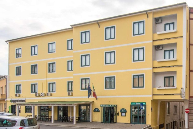 Gallery - New Petit Hotel