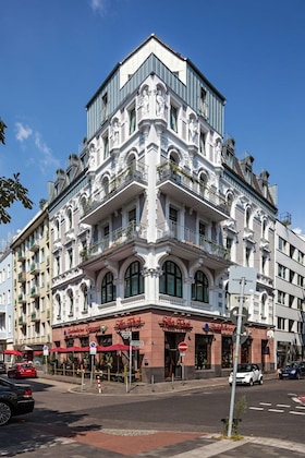 Gallery - Burns Art Hotel
