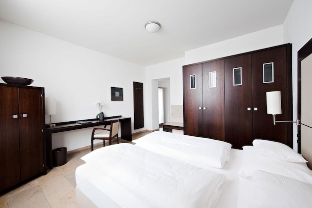 Gallery - Burns Art Hotel