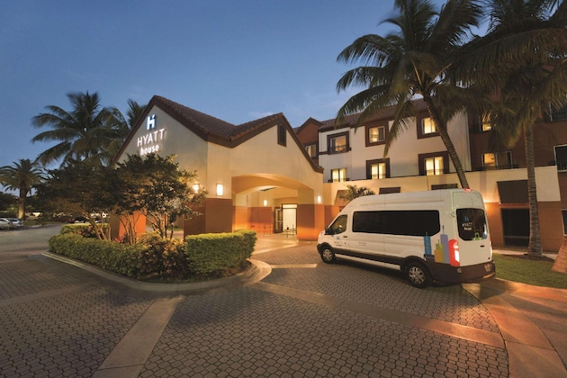 Gallery - Hyatt House Miami Airport