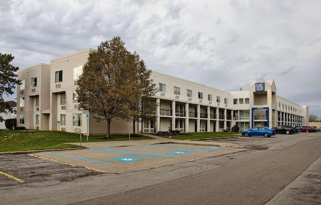 Gallery - Motel 6 Buffalo Airport