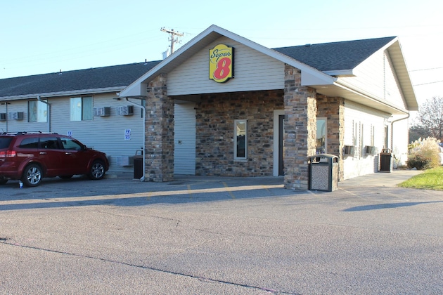 Gallery - Super 8 By Wyndham Kearney