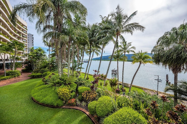 Gallery - Hilton Cairns