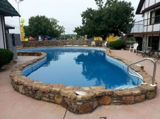 Gallery - Hotel Windmill Branson