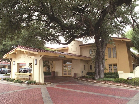 Gallery - La Quinta Waco University