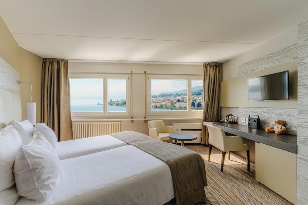 Gallery - Mona Montreux