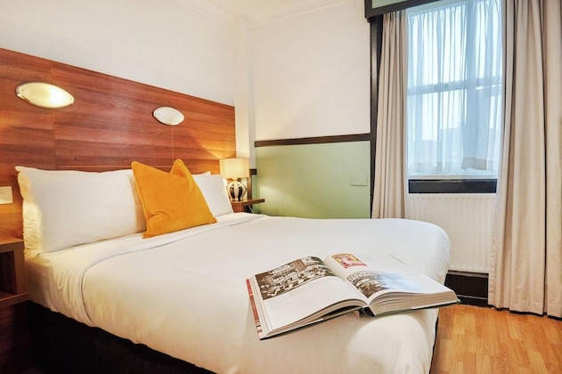 Gallery - Huttons Hotel