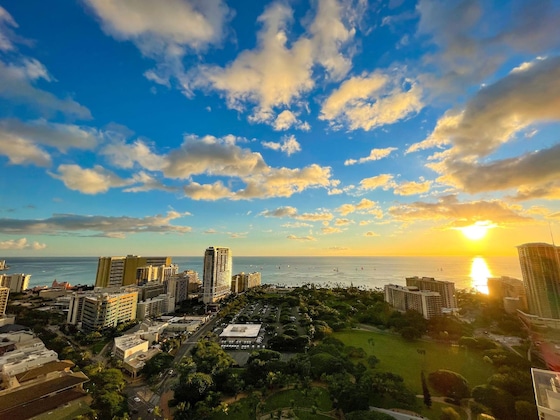 Gallery - Holiday Inn Express Waikiki, An Ihg Hotel