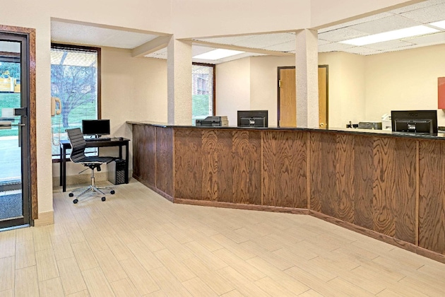 Gallery - Super 8 By Wyndham Omaha I-80 West