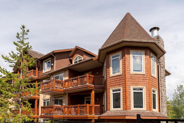Gallery - Falcon Crest Lodge By Clique