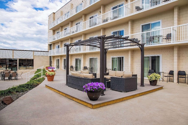 Gallery - Days Inn By Wyndham Cranbrook Conference Centre