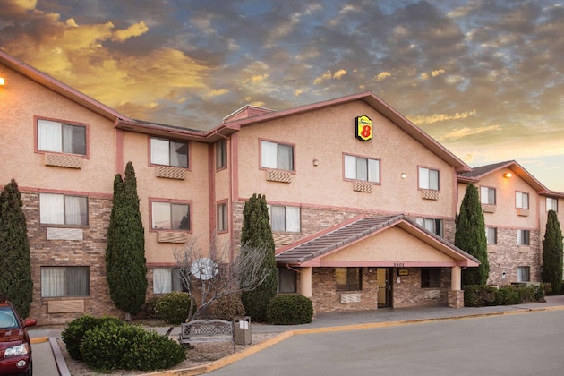 Gallery - Super 8 By Wyndham Kingman