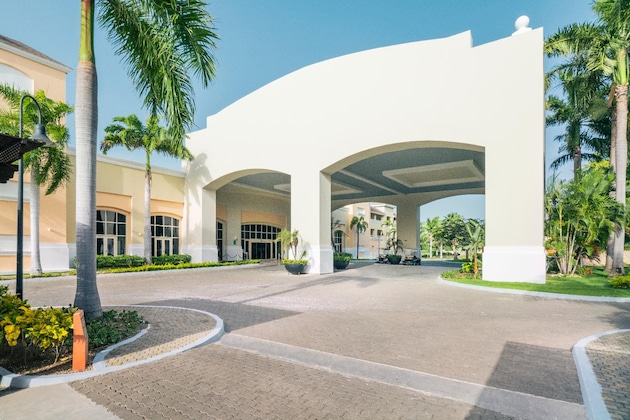 Gallery - Iberostar Waves Rose Hall Beach