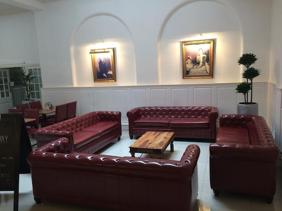 Gallery - Oyo Rowton Hotel