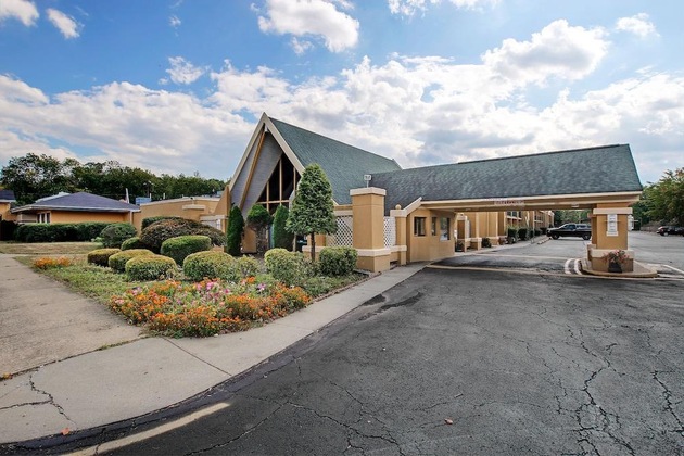 Gallery - Red Carpet Inn