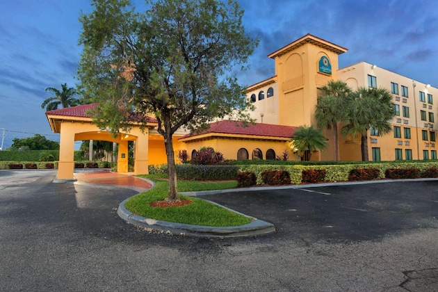 Gallery - La Quinta Inn & Suites by Wyndham Ft Lauderdale Cypress Cr