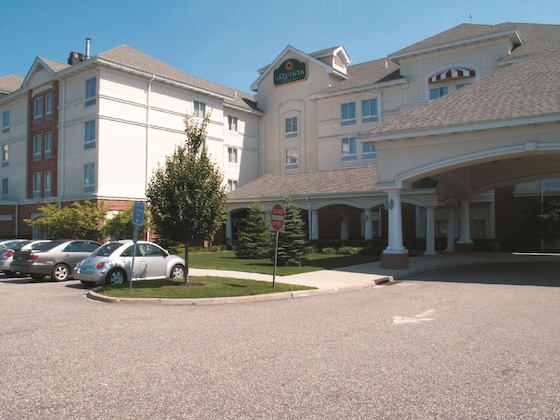 Gallery - La Quinta Inn & Suites by Wyndham Islip - MacArthur Airport