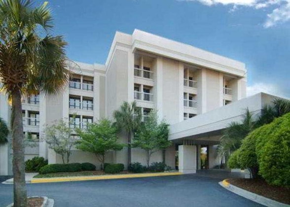 Gallery - Quality Suites Convention Center