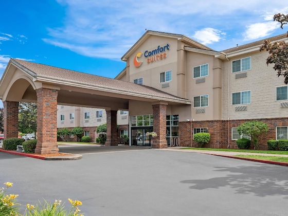 Gallery - Comfort Suites Linn County Fairground & Expo