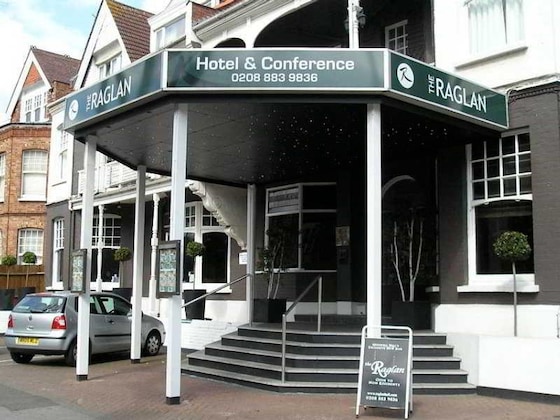 Gallery - Raglan Hotel