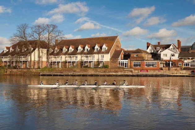 Gallery - Sunday London Staines-Upon-Thames Heathrow T5