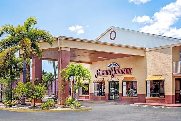 Gallery - Howard Johnson By Wyndham Ft. Myers Fl