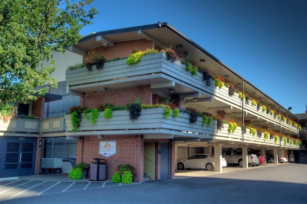 Gallery - Travelodge By Wyndham Niagara Falls At The Falls