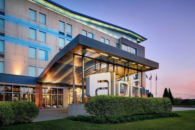 Gallery - Aloft By Marriott Montreal Airport