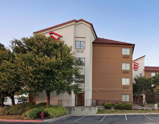 Gallery - Red Roof Inn Plus+ Austin South