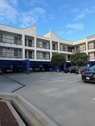 Gallery - Days Inn By Wyndham San Francisco South Oyster Point Airport