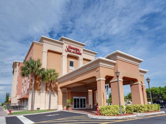 Gallery - Hampton Inn & Suites Cape Coral