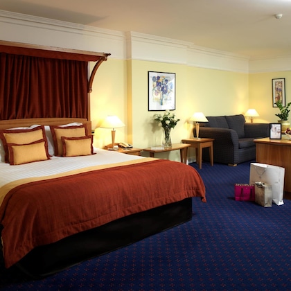 Gallery - Red Cow Moran Hotel