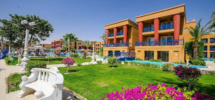 Gallery - Titanic Beach - Families and Couples only