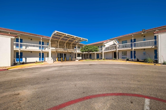 Gallery - Motel 6 Dallas - Farmers Branch