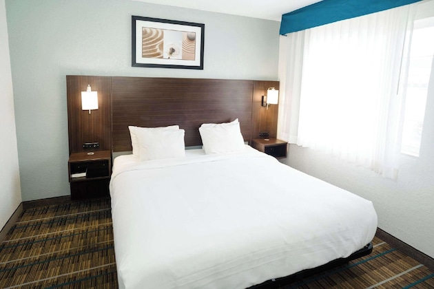 Gallery - Mainstay Suites