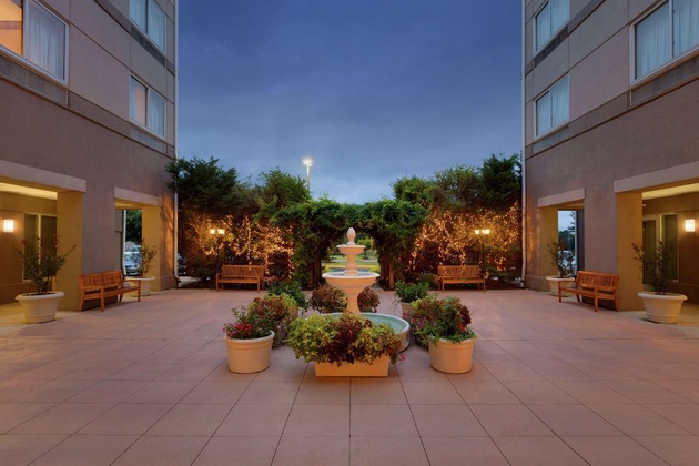 Gallery - Hilton Garden Inn Fairfax