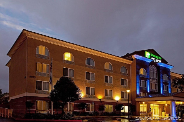 Gallery - Holiday Inn Express Hotel & Suites San Diego-Sorrento Valley By Ihg