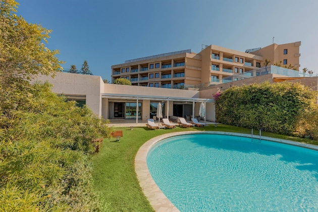 Gallery - D-Maris Bay