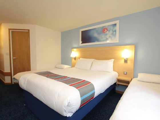 Gallery - Travelodge London Battersea
