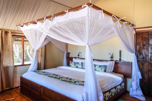 Gallery - Saadani Safari Lodge - Bush, River, Beach