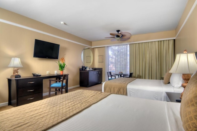 Gallery - Dinah's Garden Hotel
