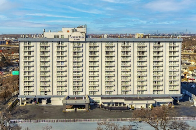 Gallery - DoubleTree by Hilton New York JFK Airport