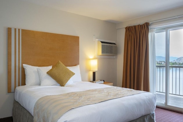 Gallery - Coast Osoyoos Beach Hotel