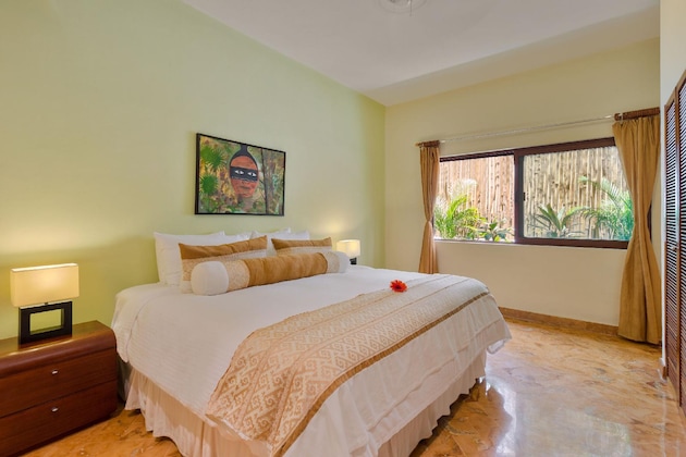 Gallery - Porto Playa Condo Hotel & Beachclub