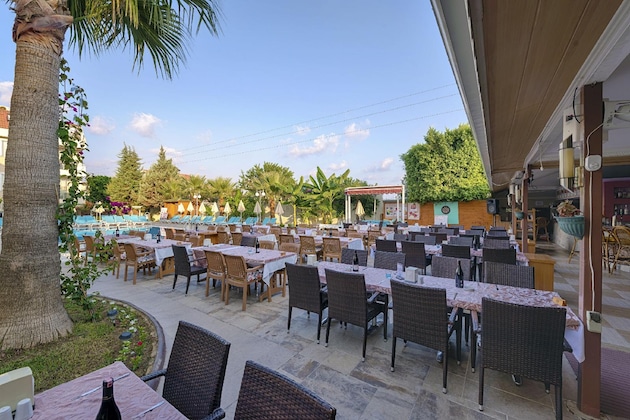 Gallery - Risus Hotel Side