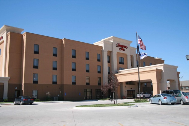 Gallery - Hampton Inn Garden City